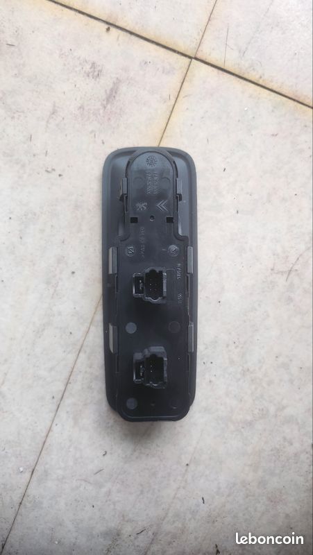 Button leve vitre Peugeot 807/ Citroën c8 (image 2)