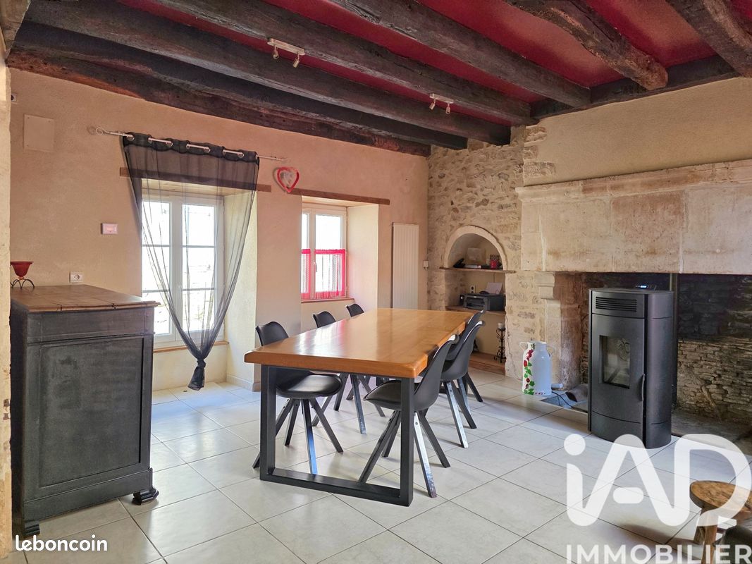 Maison 4 pièces 125 m² · à La Rochefoucauld-en-Angoumois · 125 m² · 169 000 €