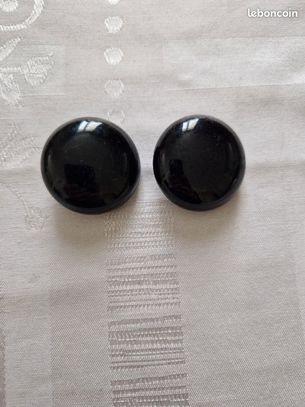 Boucles d oreilles fantaisie noire (image 1)