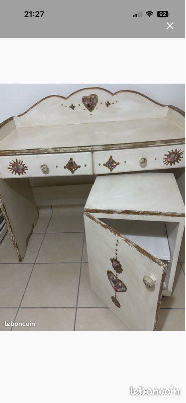 Bureau (image 1)