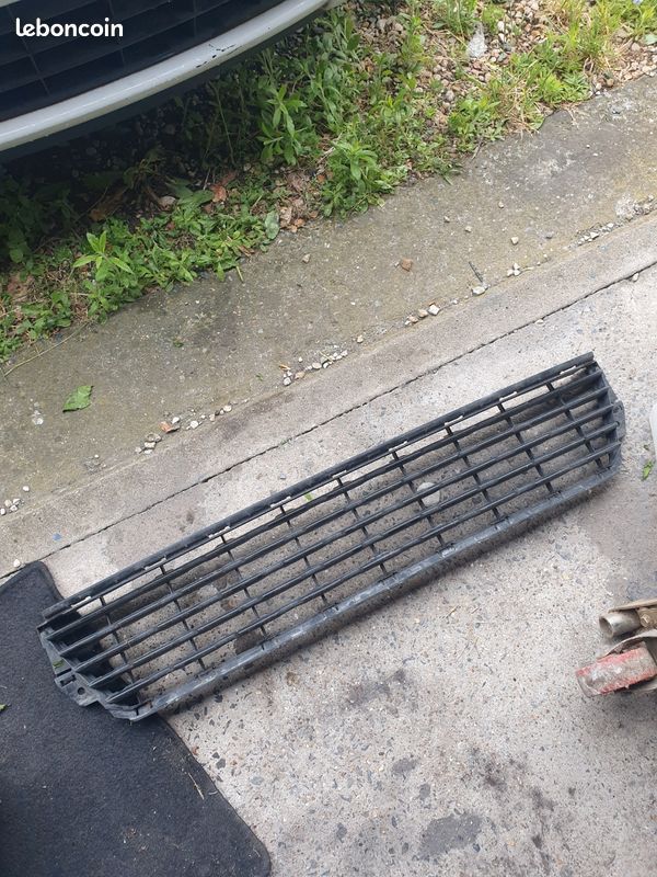 Grille pare choc Citroën c3 Picasso (image 1)