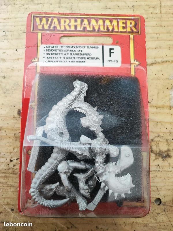 Warhammer Fantasy – Démonettes sur monture de Slaanesh – Métal OOP (image 1)