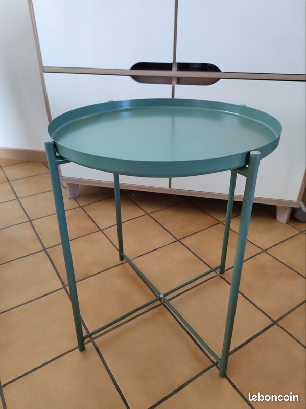 Petite table metallique (image 1)