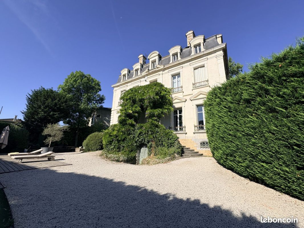 Château 8 pièces 300 m² (image 2)