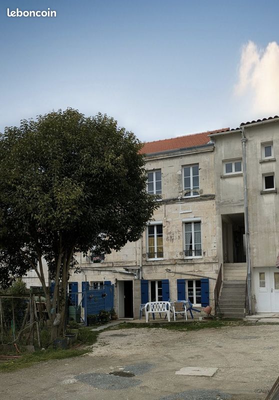 Immeuble 1 pièce 185 m² · à Saintes · 185 m² · 230 000 €