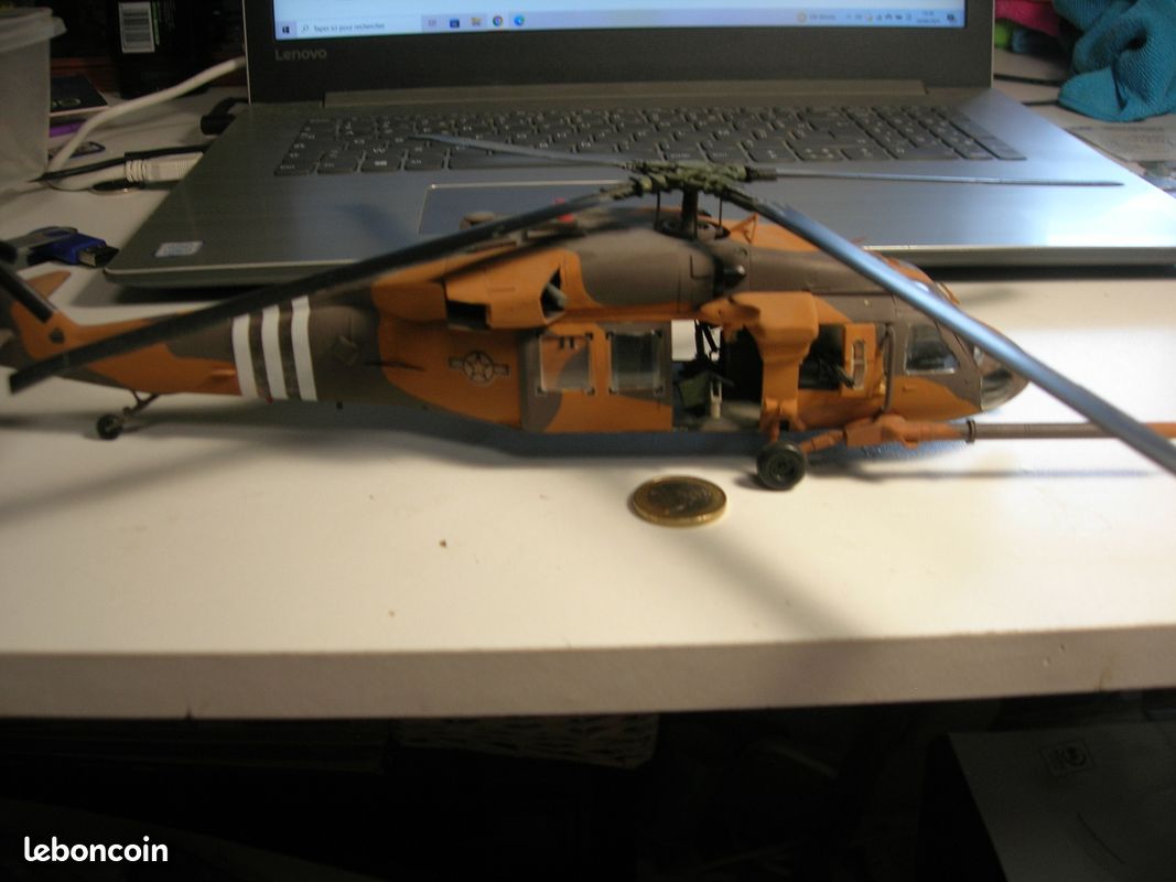 Maquette d'hélicoptère militaire : Kaman SH-2F Seasprite 1980 - 1:48 - Kitty Hawk Model 80122