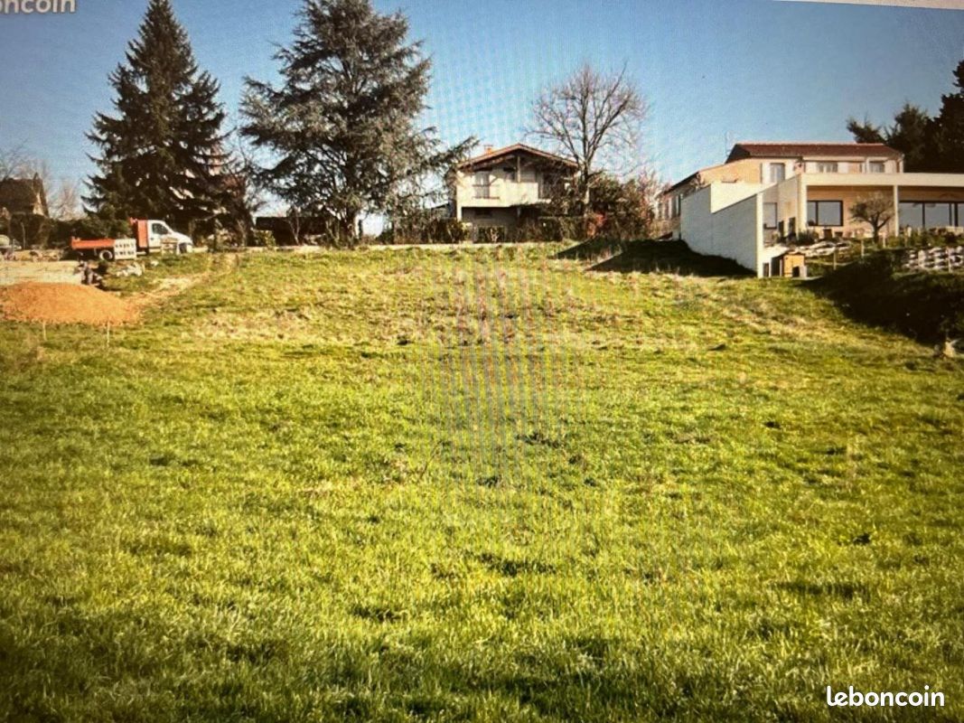 Terrain 1139 m² · à Pradines · 1 139 m² · 61 000 €