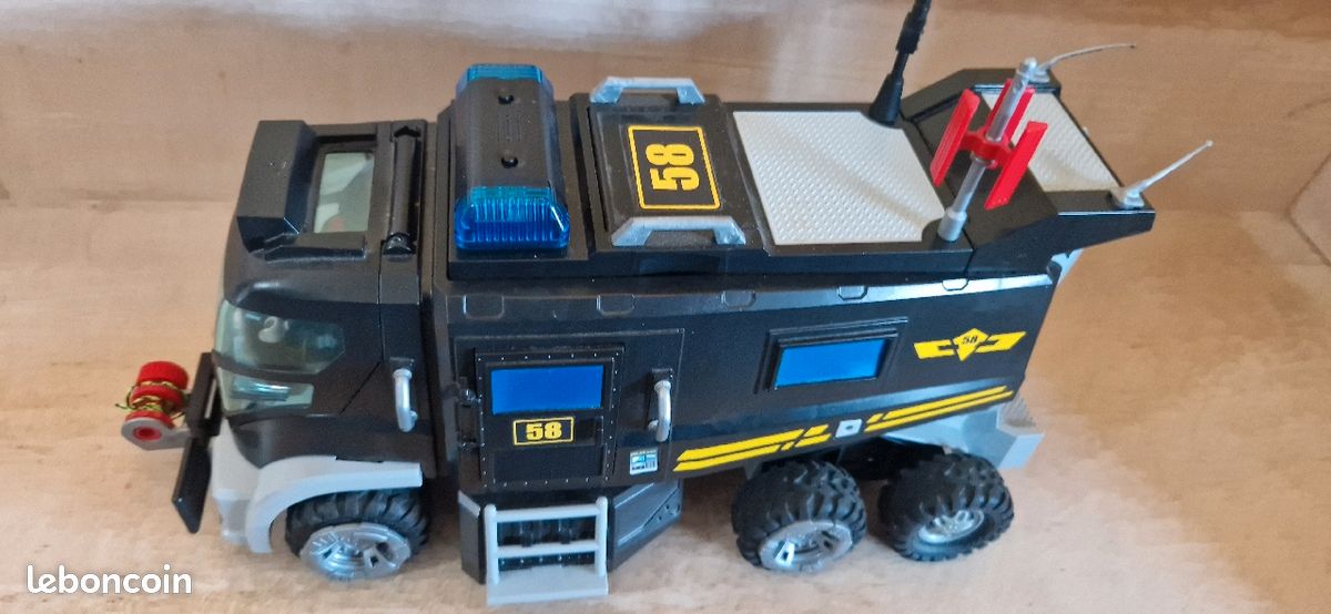Camion police playmobil (image 1)