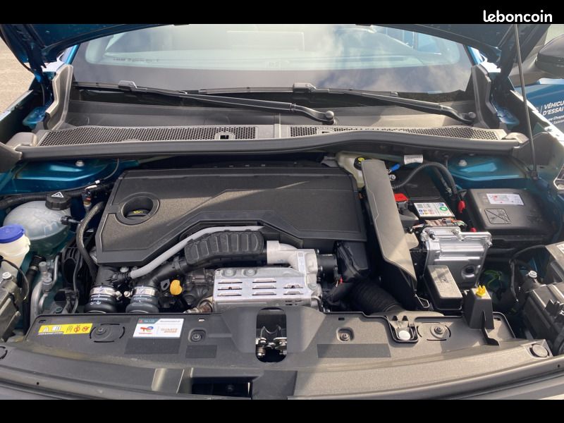 Peugeot 2008 Hybrid 145 e-DCS6 Business (image 18)