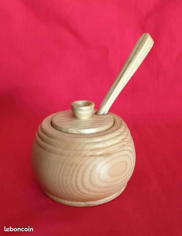 Petit pot en bois avec cuillère (image 4)