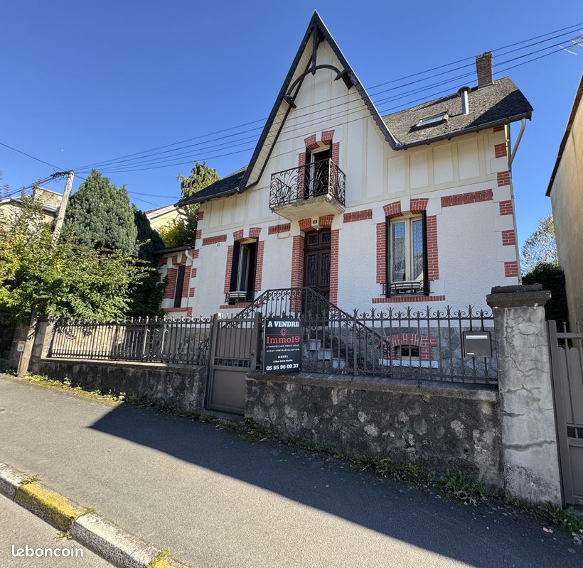 Maison 7 pièces 132 m² · à Ussel · 132 m² · 77 000 €