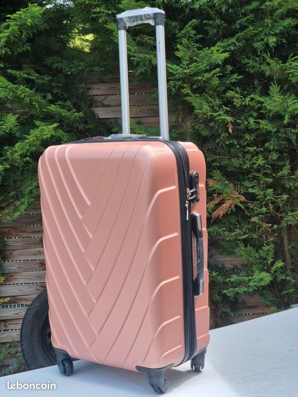 Valise soute moyenne neuve 65cm 20kg Accessoires Bagagerie