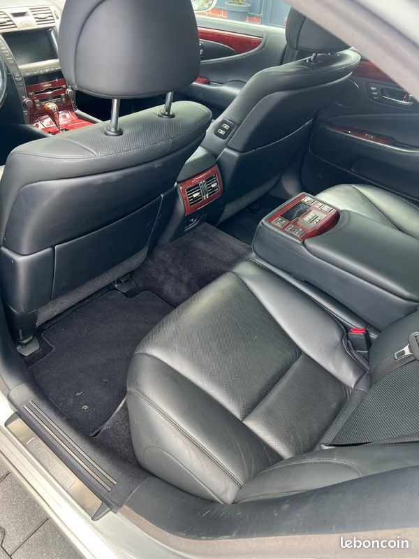 Lexus LS 600H L Ambience 5.0 V8 394CH - Historique D'Entretien Complet - Toit Pano - Cuir Chauffants - Sièges Mémoire - 158000KM (image 5)