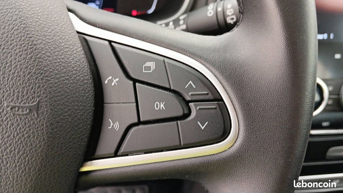 Renault megane iv berline blue dci 115 evolution (image 22)