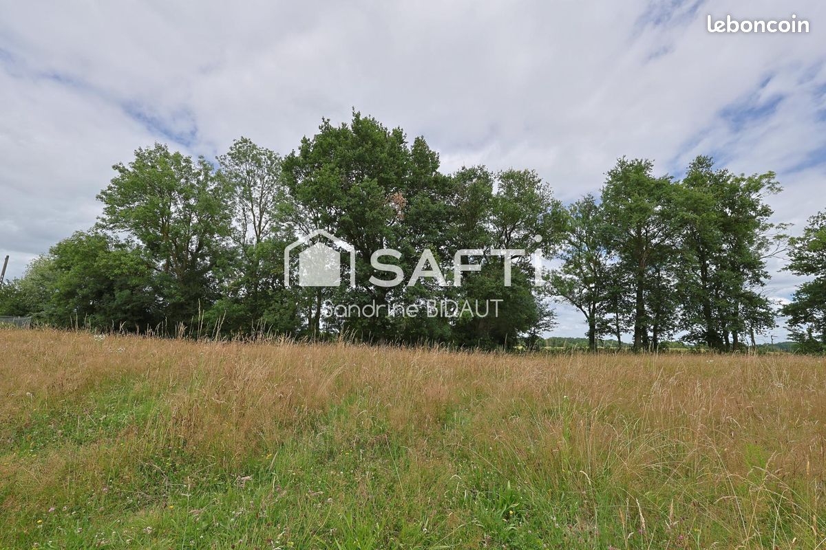 Terrain 704 m² · à Béréziat · 704 m² · 58 000 €