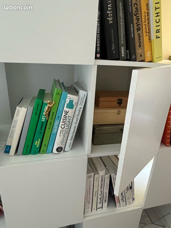 Bibliothèque design blanche à compartiments (image 5)