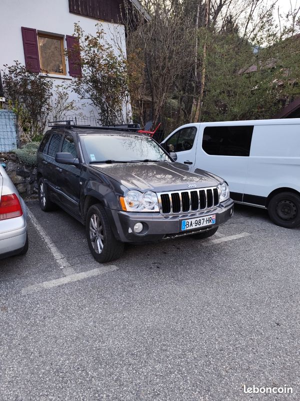 AUTOS A ESCALA: JEEP GRAND CHEROKEE