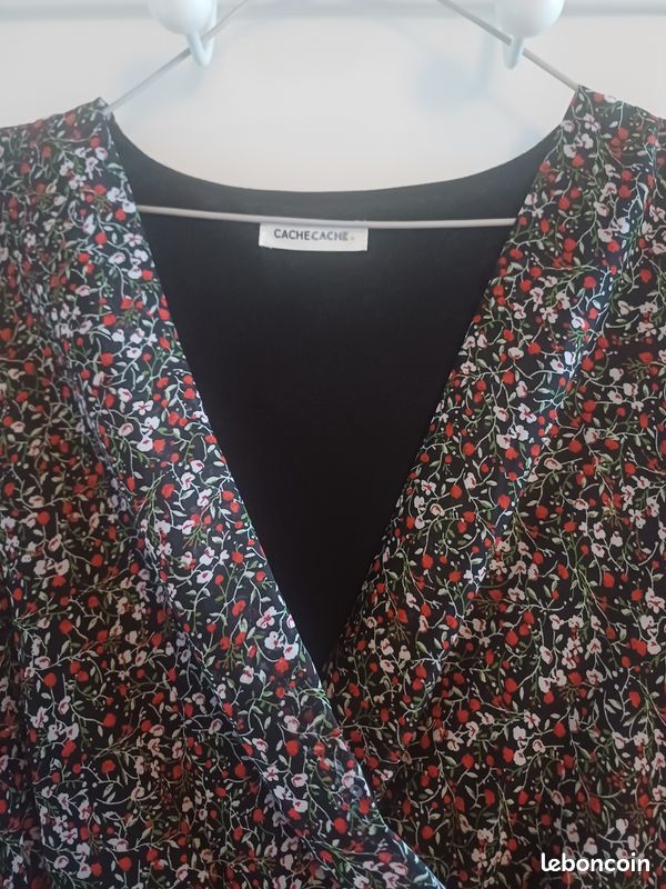 Robe noire et fleurs, décolletée, manches 3/4 taille 36 (image 2)