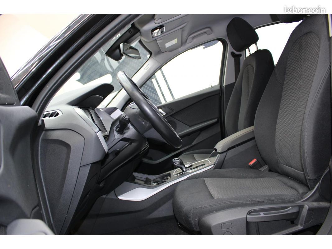 BMW SERIE 1 118d - BVA BERLINE F40 Lounge (image 6)