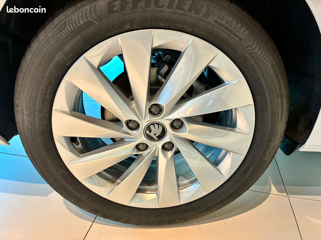SKODA OCTAVIA COMBI SELECTION 2.0 TDI 150 ch SCR DSG7 (image 8)