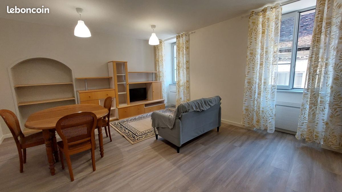 Appartement 2 pièces 45 m² · à Poligny · 45 m² · 560 €