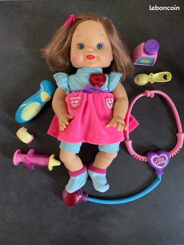 Poupée VTech Little Love – Ma poupée à soigner + accessoires (image 1)