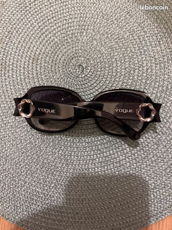 Lunettes de soleil noir VOGUE tbe (image 2)