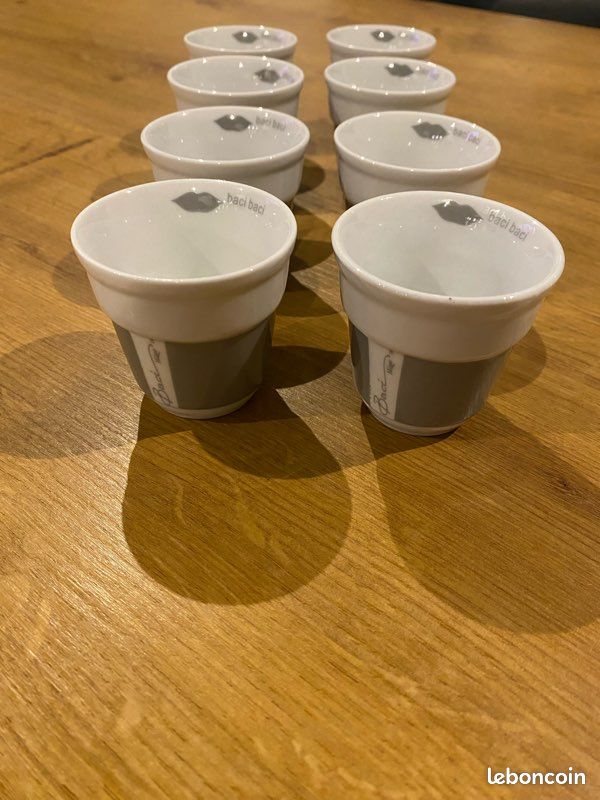 Lot 8 tasses à café BACI (image 2)