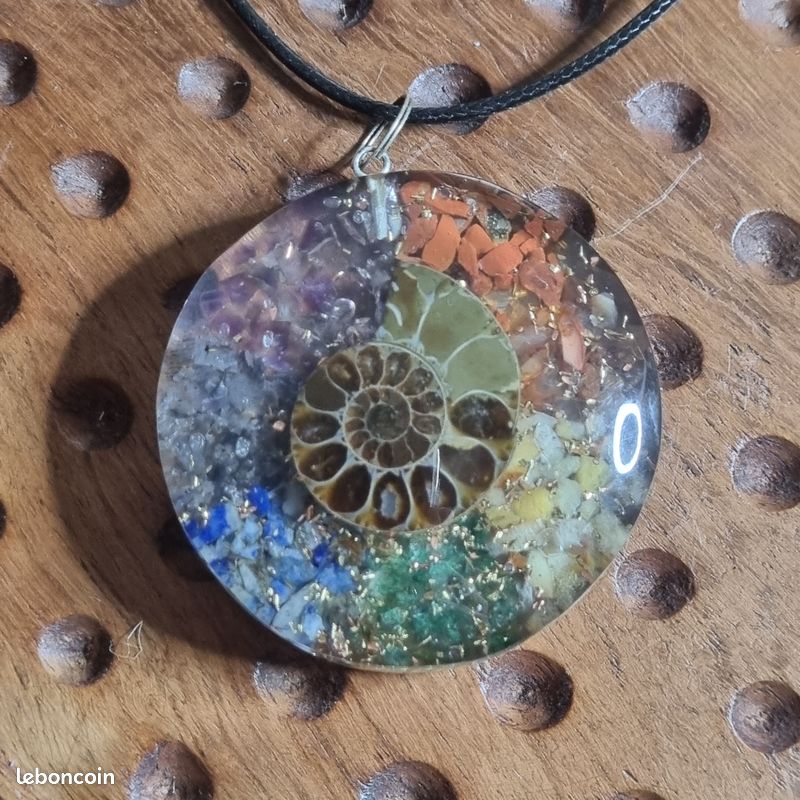 Pendentif 7 chakras orgonite (image 1)