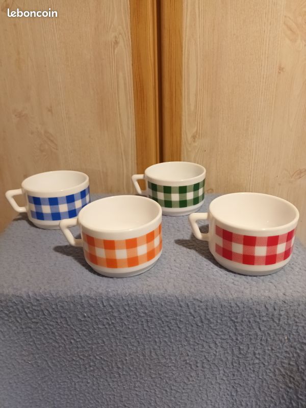 Lot de 4 tasses arcopal décor Vichy (image 2)