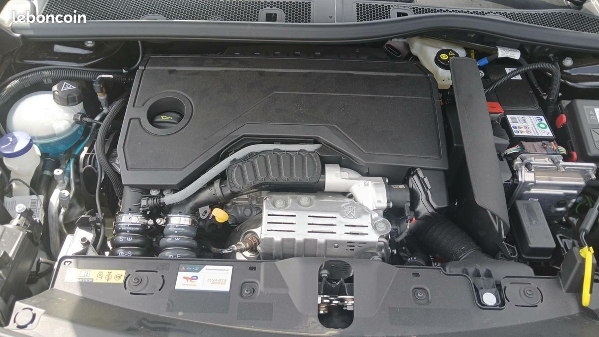 PEUGEOT 2008 Hybrid 145 e-DCS6 Allure (image 13)