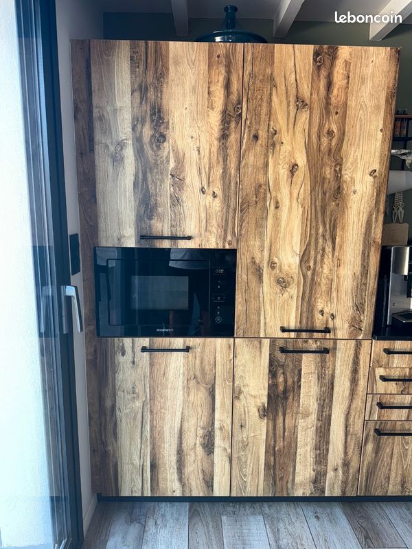 Cuisine équipée, ensemble frigo et micro-ondes encastré avec meubles assortis (image 1)