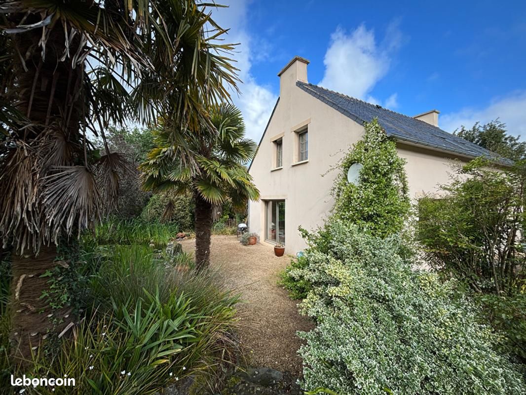 Maison 5 pièces 123 m² · à Lampaul-Guimiliau · 123 m² · 323 950 €