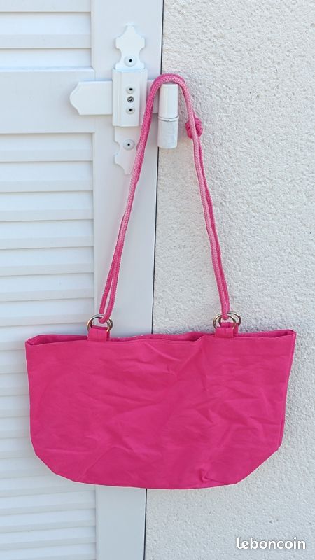 Vends sac à main longueur 38 cm hauteur 27 cm épaisseur 15.5 cm en très bon état (image 3)