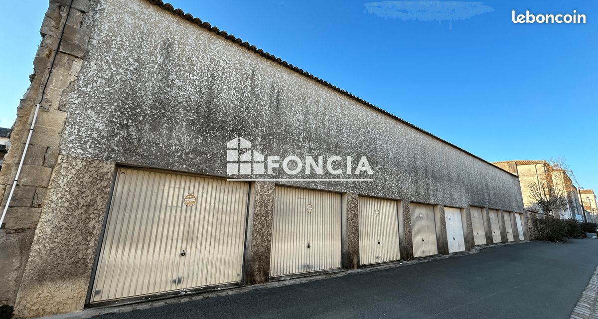 Garage · à Rochefort · 97 €/mois