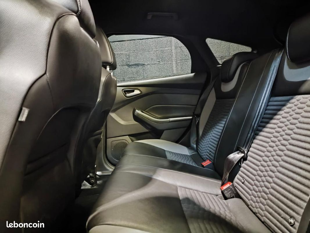 FORD FOCUS 2.0 TDCi - 185 - ST - CAM DE RECUL - RADAR AR - PARK ASSIST - DISTRIBUTION FAIT (image 11)