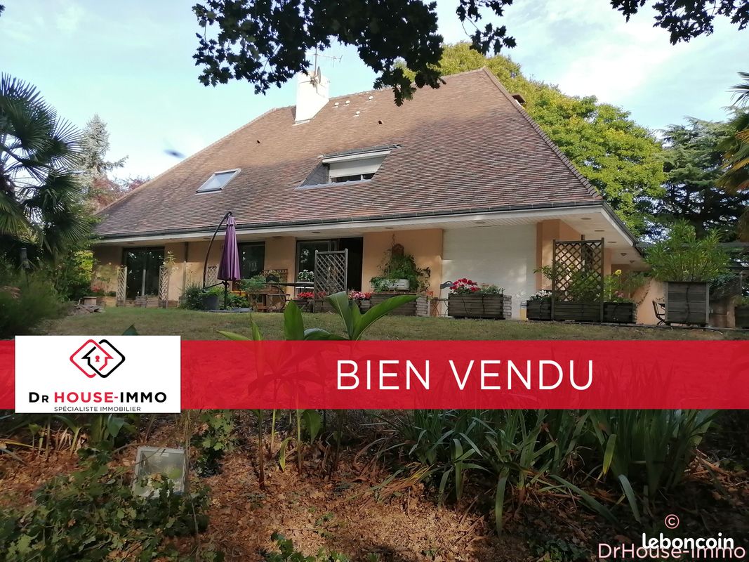 Maison 11 pièces 300 m² · à Dangé-Saint-Romain · 300 m² · 351 900 €