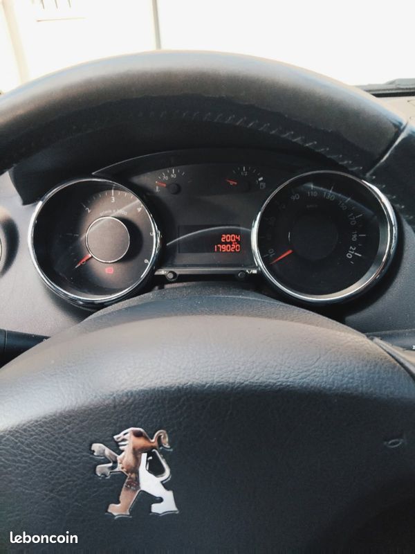 Peugeot 5008 (image 2)