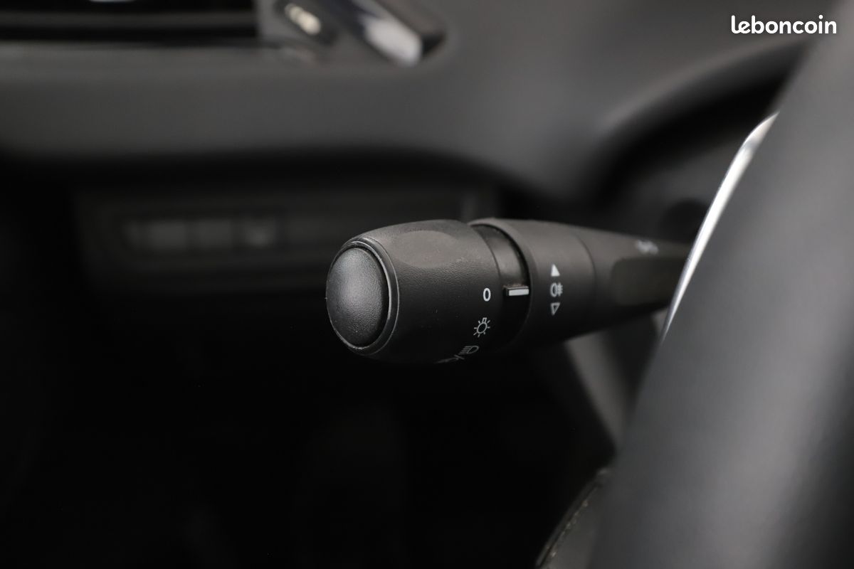 Peugeot 208 1.2 PureTech Active ETG5 5P 82 ch (image 18)