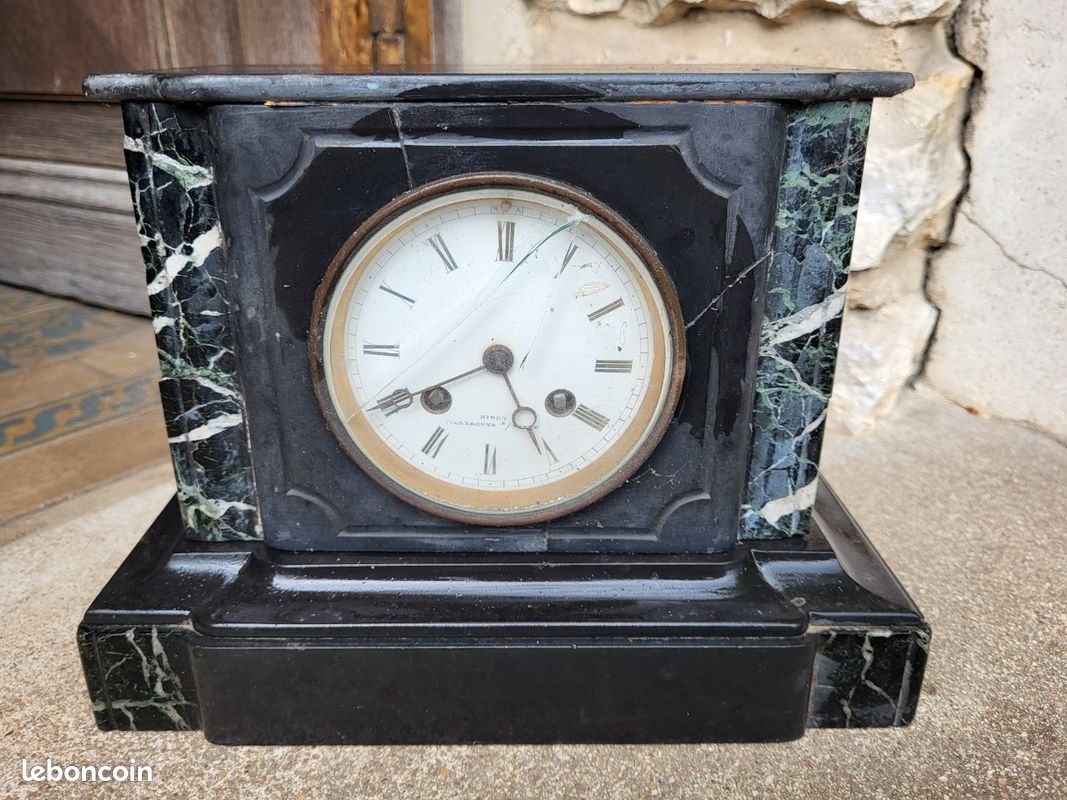 Horloge ancienne en marbre noir (image 1)