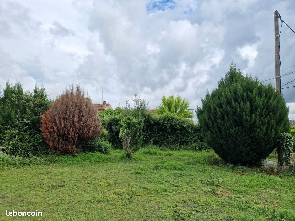 Terrain 600 m² Saint Sulpice Et Cameyrac · à Saint-Sulpice-Et-Cameyrac · 99 000 €