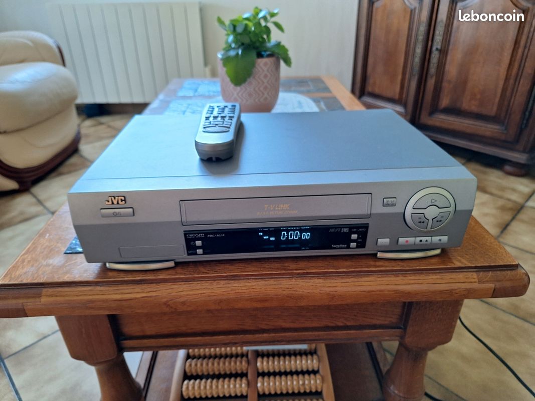 Magnétoscope rétro vintage JVC - France