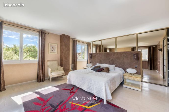 Maison 5 pièces 227 m² — 8