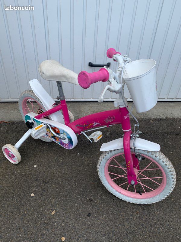 Vélo Enfant 14 Pouces Disney Cars – Lightning McQueen, Roulettes Stabilisatrices, Freins Avant/arrière, Garde-boue, Selle Réglable – 4-6 Ans