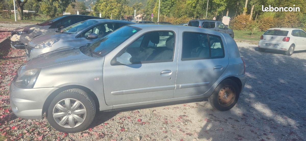 Clio II campus 2012 - Voitures