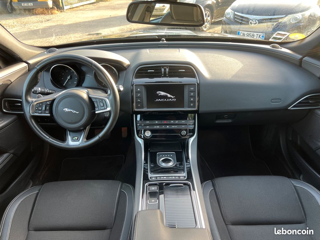 Jaguar xe 2.0 180cv R-SPORT AWD 90000KM (image 5)