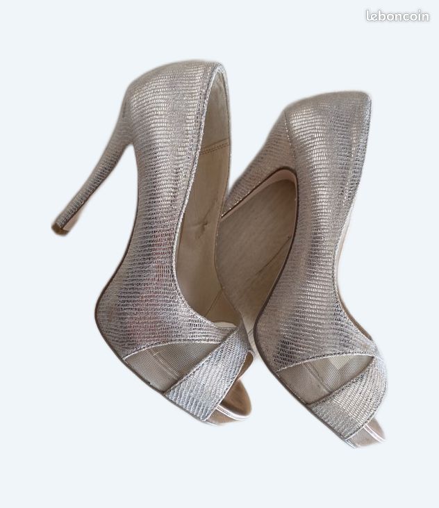 Escarpins dorés style peep toes t. 39 Texto (image 1)