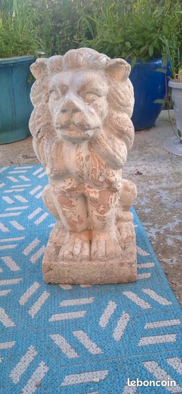 Deux belles têtes de lions en platre (image 1)