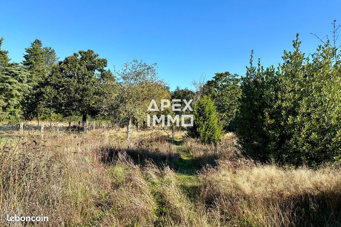Terrain 1073 m² SAINT DENIS DE L HOTEL
