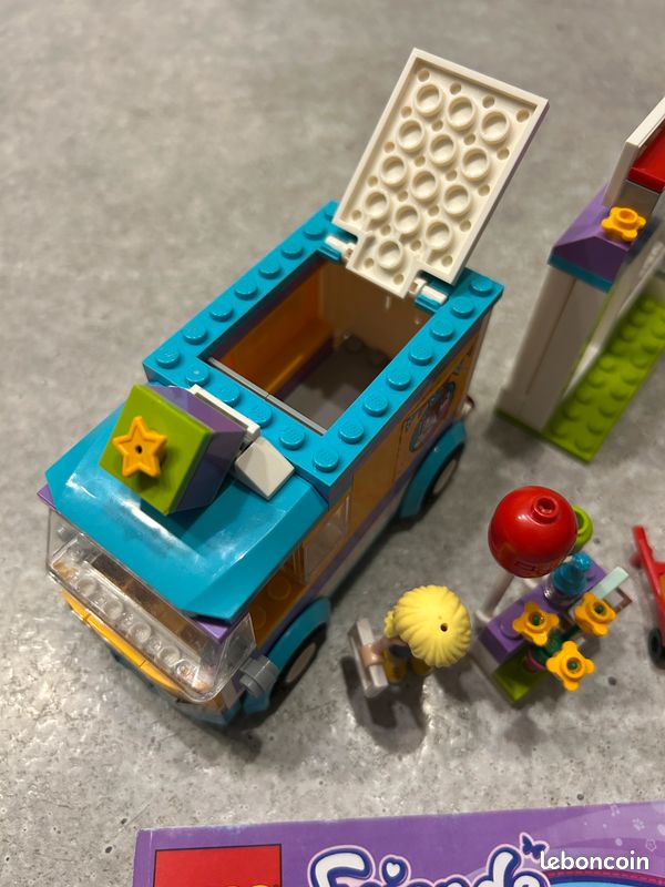 Lego Friends 41310, La livraison de cadeaux d'Heartlake City
